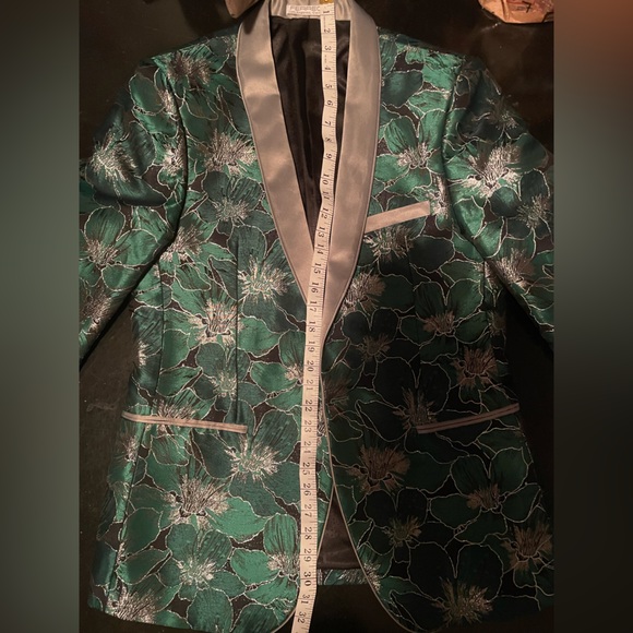 Ferrecci Green Floral Sport Coat - Picture 8 of 9